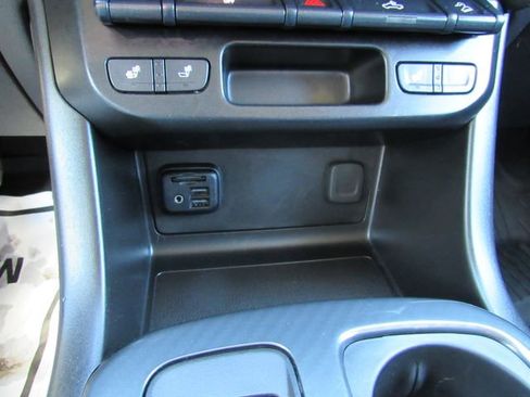 Used 2022 GMC Canyon AT4 image 25