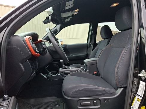 Used 2020 Toyota Tacoma TRD Sport AWD/4WD image 13