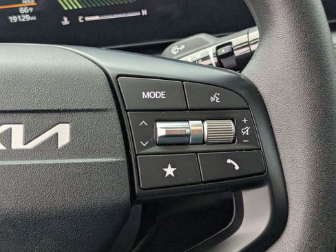 Used 2025 Kia K4 LXS image 26