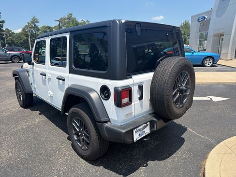 Used 2024 Jeep Wrangler Unlimited Sport AWD/4WD image 8