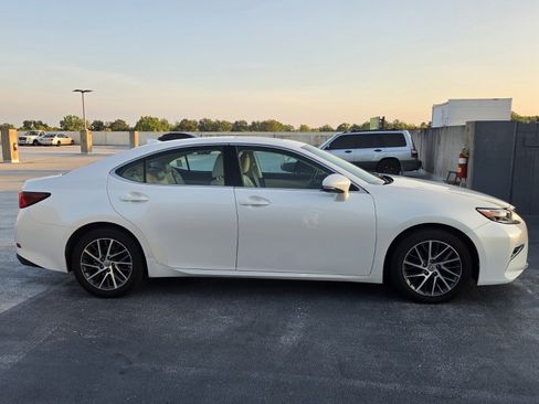 Used 2016 Lexus ES 350 w/ Luxury Package w/Wood Trim FWD image 6