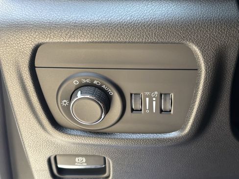New 2026 Jeep Grand Cherokee Altitude RWD image 17