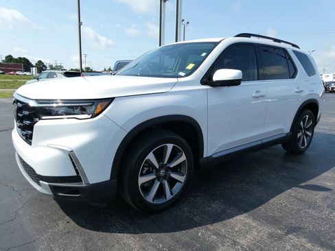 Used 2024 Honda Pilot Elite image 9