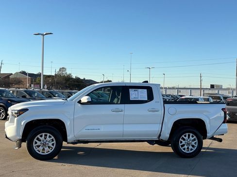 Used 2025 Toyota Tacoma SR5 image 5