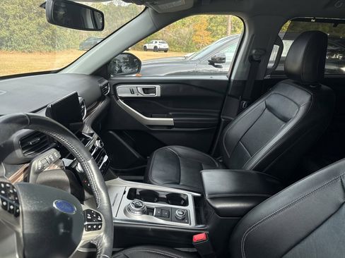 Used 2023 Ford Explorer Limited image 23