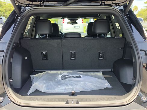 New 2027 Chevrolet Equinox LT w/ Convenience Package II FWD image 15