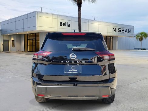 Certified 2025 Nissan Rogue SV FWD image 7