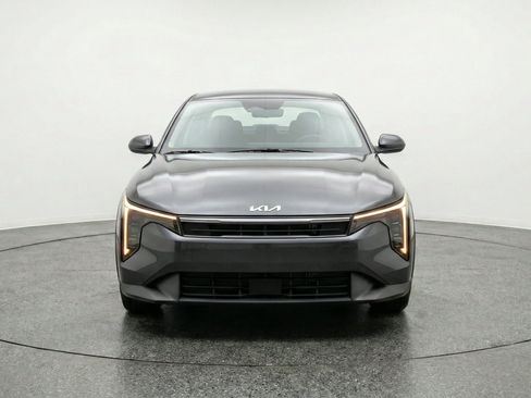 Used 2025 Kia K4 FWD image 2