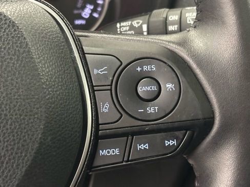 Used 2020 Toyota RAV4 XLE Premium image 22