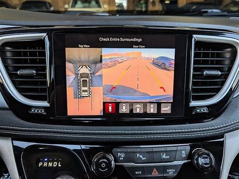 Used 2022 Chrysler Pacifica Touring-L w/ Uconnect Theater Family Group FWD image 24