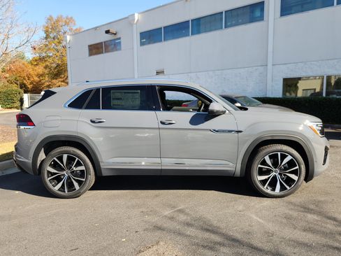 New 2026 Volkswagen Atlas Cross Sport SEL Premium R-Line image 4
