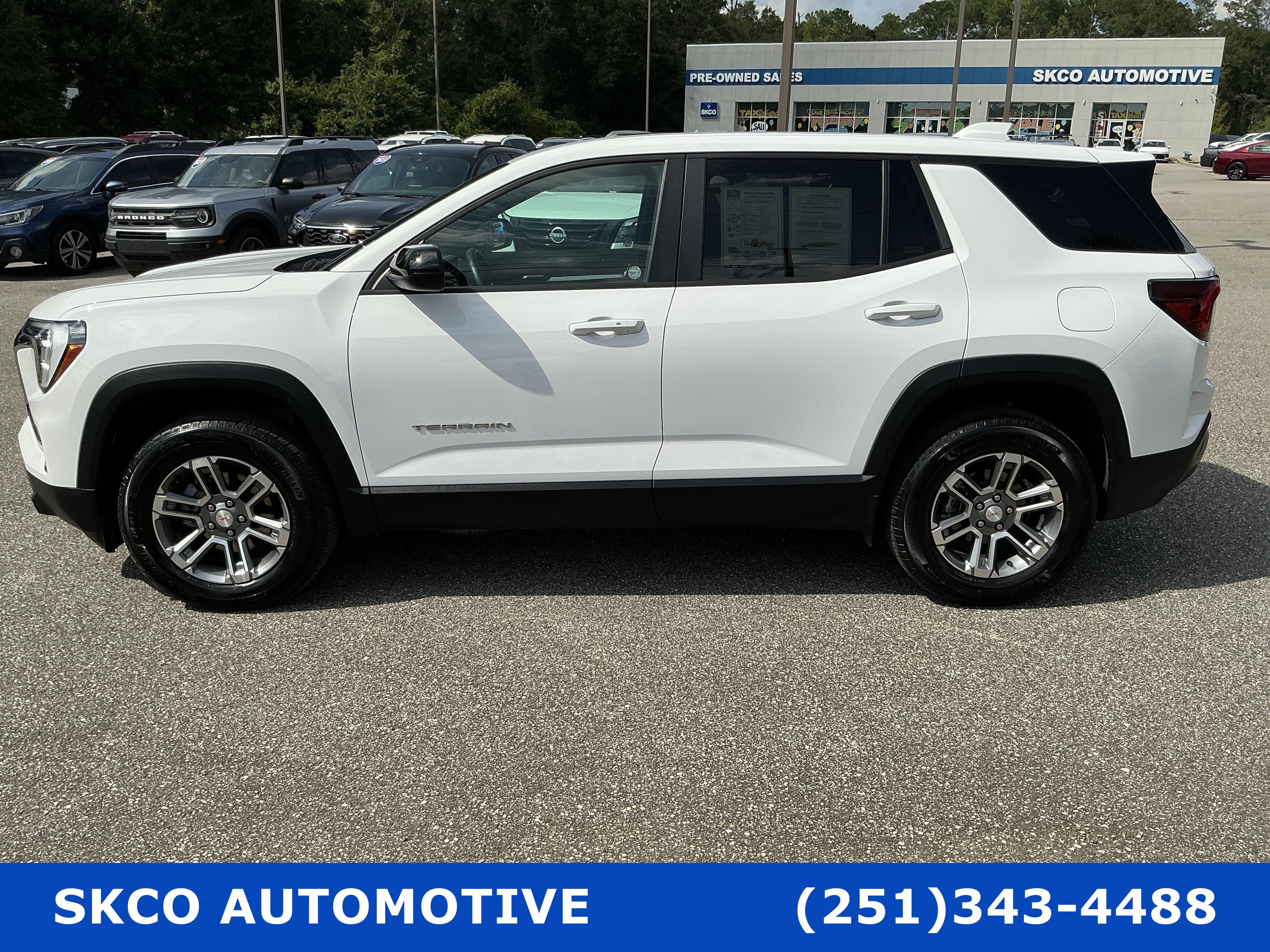 Used 2026 GMC Terrain Elevation FWD image 2