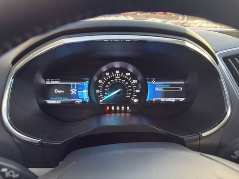 Used 2021 Ford Edge Titanium image 22