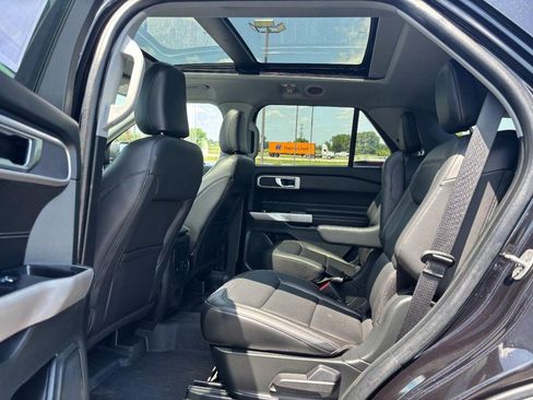 Used 2024 Ford Explorer XLT w/ Equipment Group 202A AWD/4WD image 11