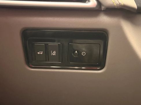 Used 2017 Jaguar F-PACE R-Sport image 40