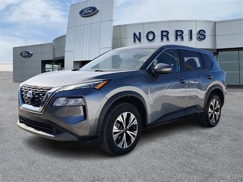 Used 2023 Nissan Rogue SV image 2