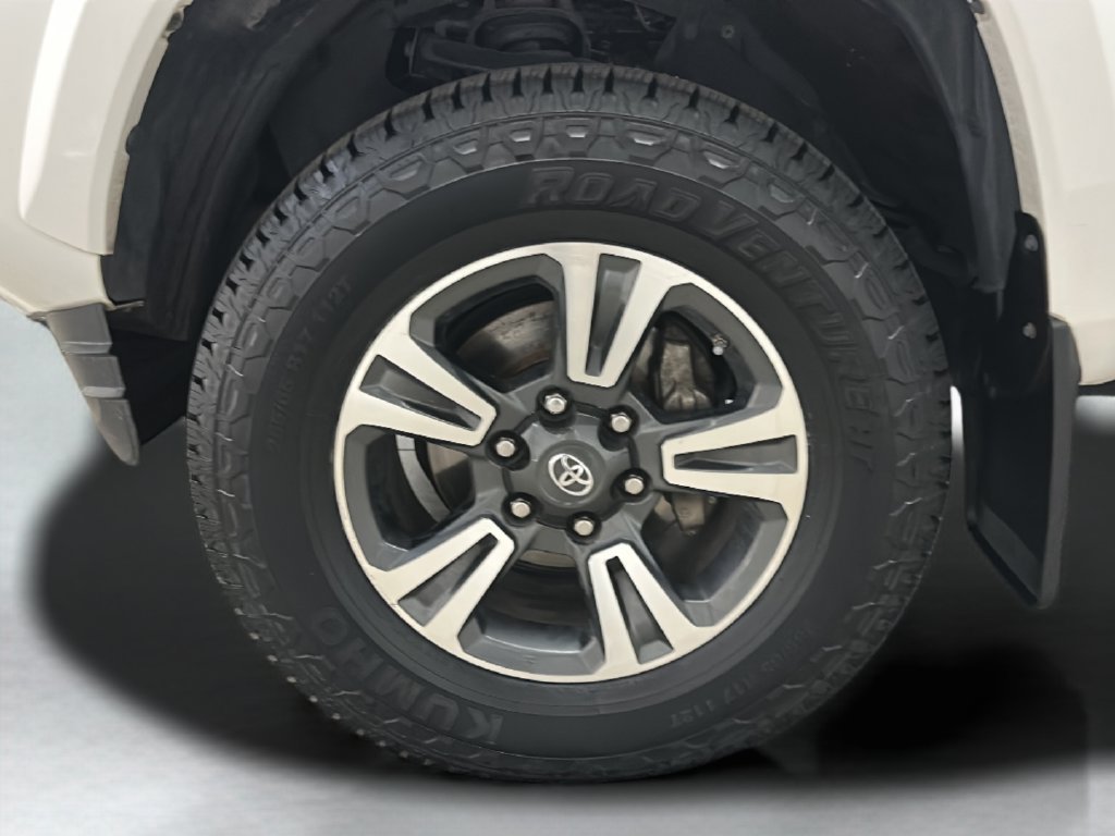 Used 2016 Toyota Tacoma TRD Sport w/ Towing Package RWD image 10