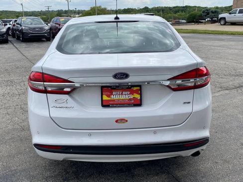 Used 2018 Ford Fusion SE FWD image 4
