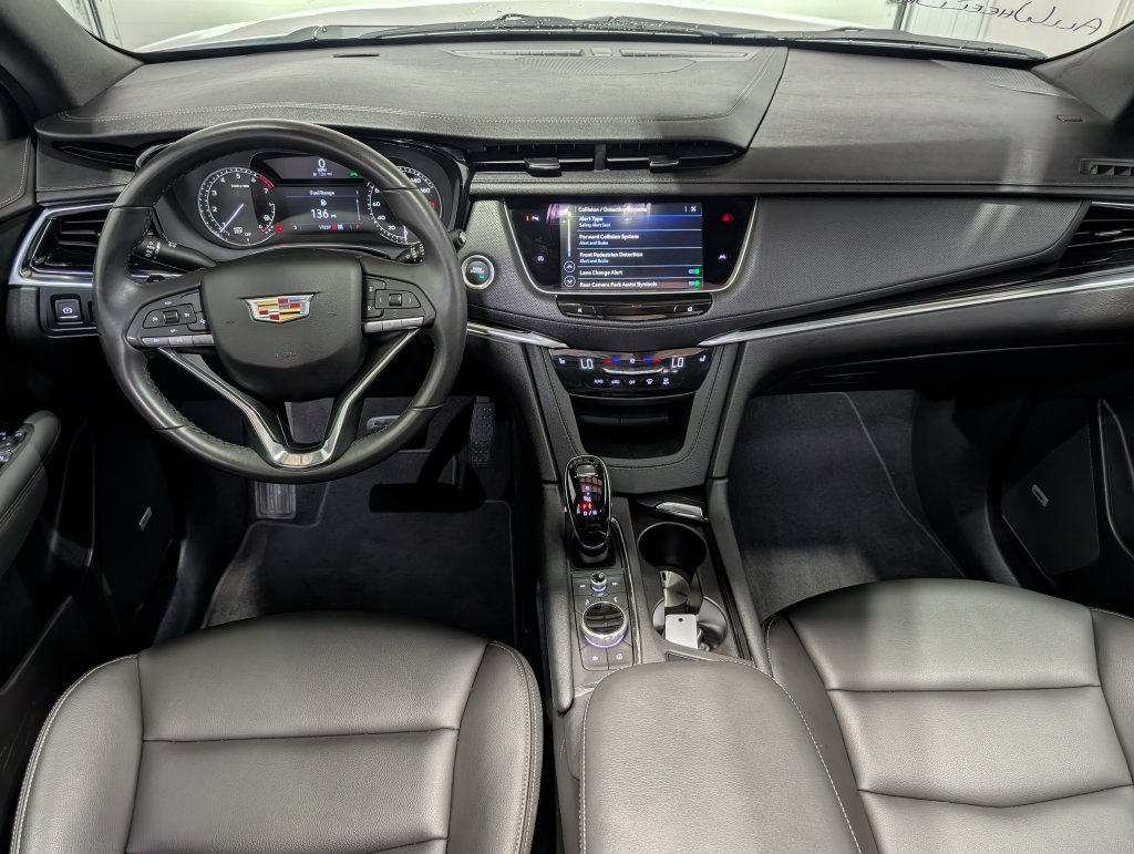 Used 2024 Cadillac XT6 Luxury AWD/4WD image 14