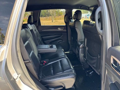 Used 2017 Jeep Grand Cherokee Limited image 14