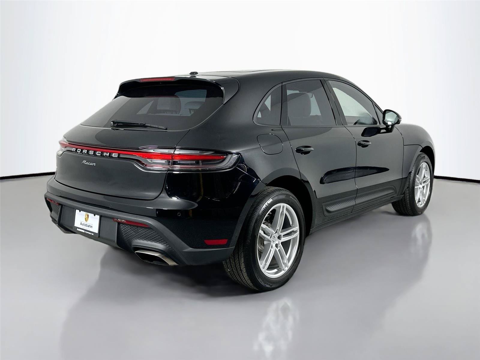 Certified 2024 Porsche Macan AWD/4WD image 7