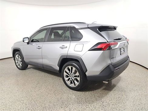 Used 2021 Toyota RAV4 XLE Premium image 7