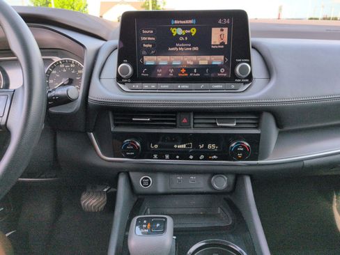 Used 2023 Nissan Rogue SV AWD/4WD image 22