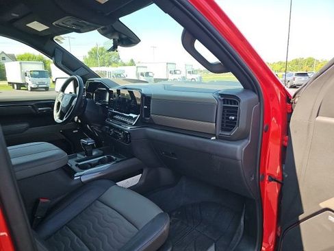 Used 2023 Chevrolet Silverado 1500 ZR2 w/ Technology Package image 31