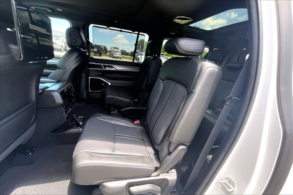 New 2026 Jeep Grand Wagoneer L Limited AWD/4WD image 10
