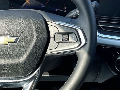 Used 2025 Chevrolet Trax LT w/ Sunroof Package FWD image 9