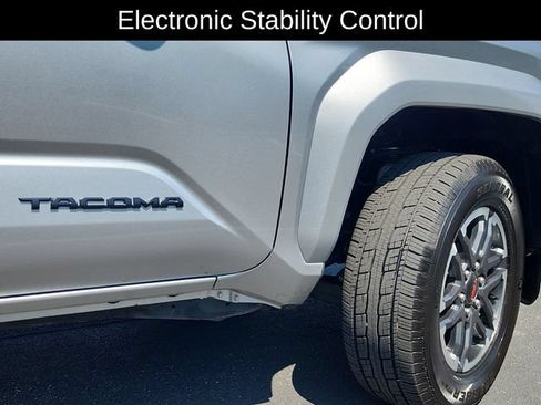 Used 2025 Toyota Tacoma TRD Sport AWD/4WD image 19