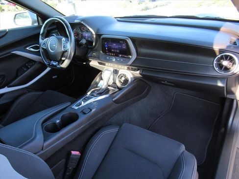 Used 2020 Chevrolet Camaro LT w/ Technology Package image 10