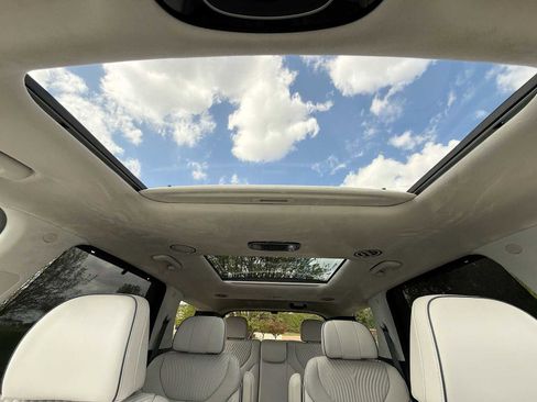 Used 2025 Hyundai Palisade Calligraphy AWD/4WD image 16