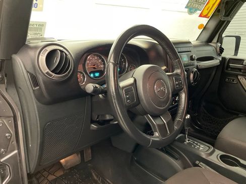 Used 2018 Jeep Wrangler Unlimited Sport S AWD/4WD image 15