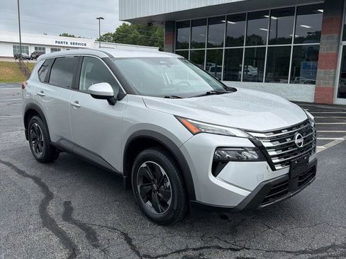 Used 2024 Nissan Rogue SV AWD/4WD image 4