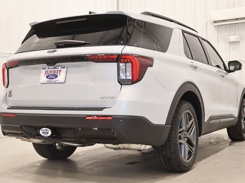 New 2026 Ford Explorer ST-Line w/ ST-Line Street Pack AWD/4WD image 8