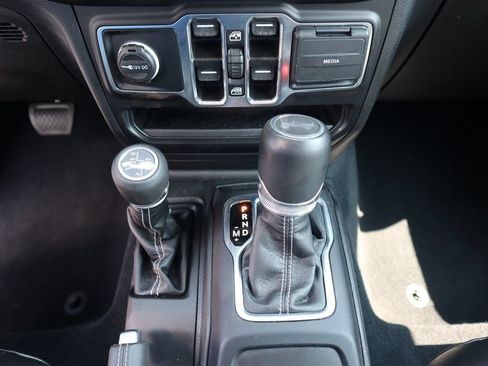 Used 2023 Jeep Wrangler Unlimited Sahara w/ Cold Weather Group AWD/4WD image 22