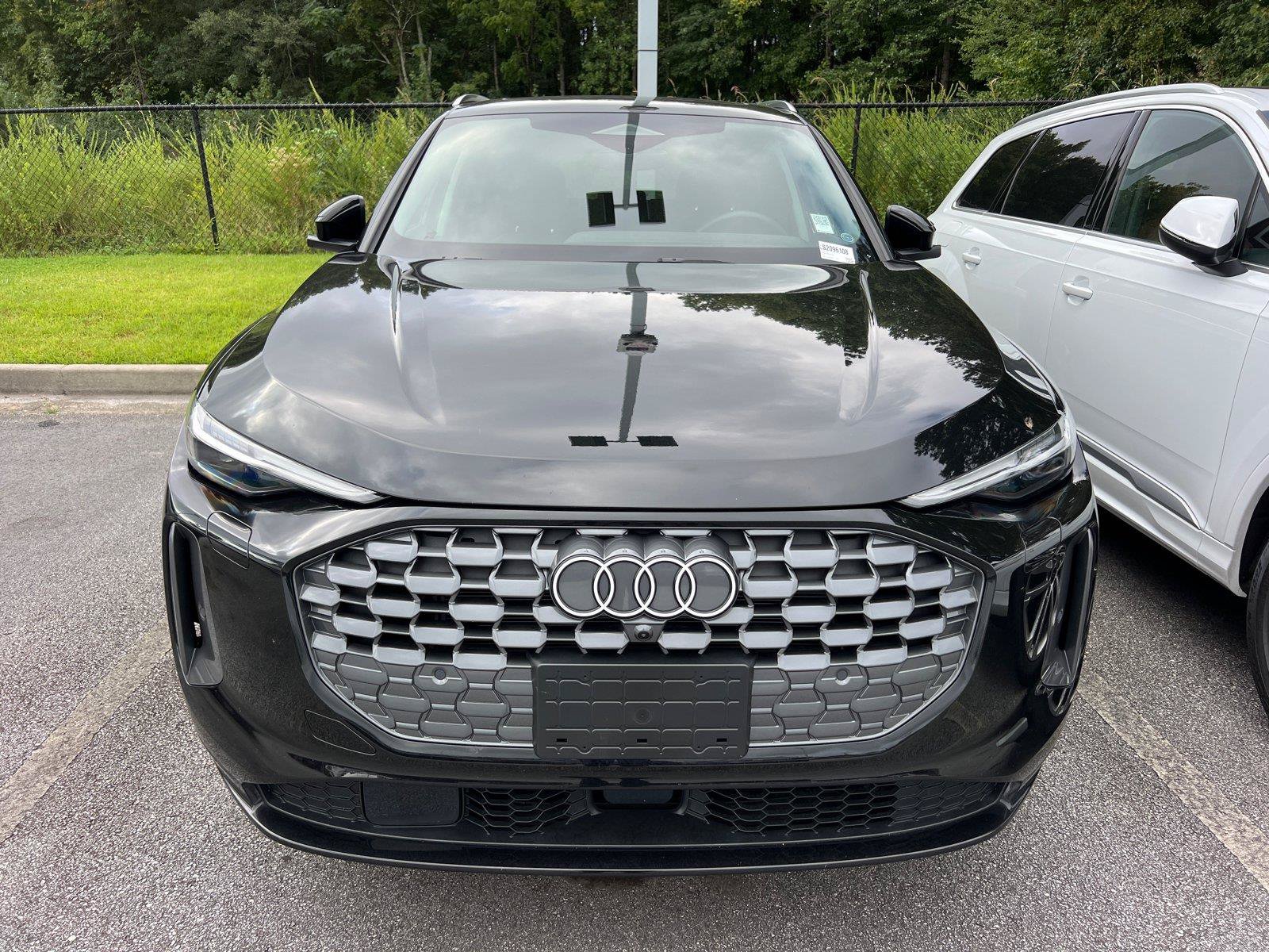 Used 2025 Audi Q5 Premium Plus w/ Premium Plus AWD/4WD image 2