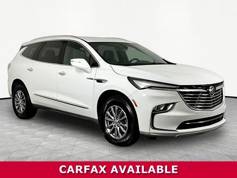 Used 2023 Buick Enclave Essence FWD image 3