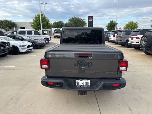 Used 2023 Jeep Gladiator Willys image 4