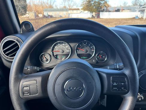 Used 2012 Jeep Wrangler Unlimited Sport image 11