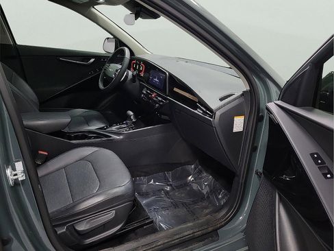 Used 2023 Kia Niro SX Touring image 14