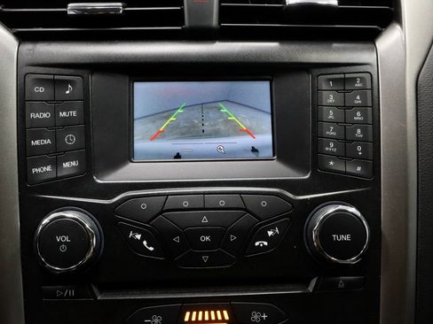 Used 2018 Ford Fusion S image 2