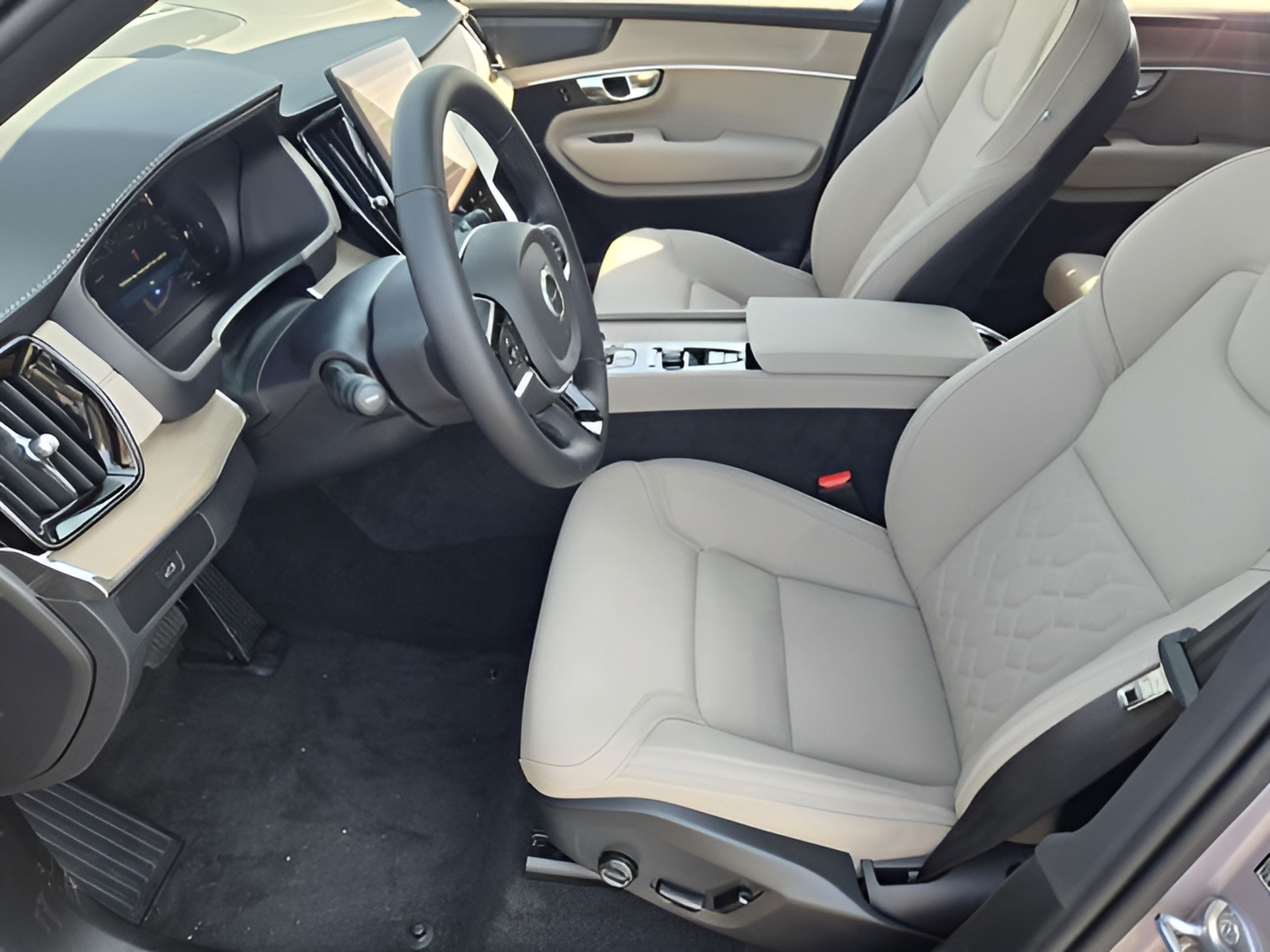 Certified 2026 Volvo XC90 B6 Plus w/ Protection Package Premier AWD/4WD image 11