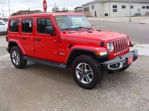 Used 2020 Jeep Wrangler Unlimited Sahara w/ Uconnect 4C Nav & Sound Group AWD/4WD image 2