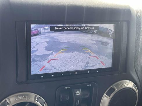 Used 2016 Jeep Wrangler Unlimited Sahara image 18