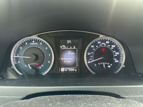 Used 2015 Toyota Camry LE image 2