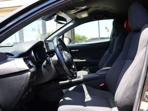 Used 2018 Toyota C-HR XLE FWD image 38