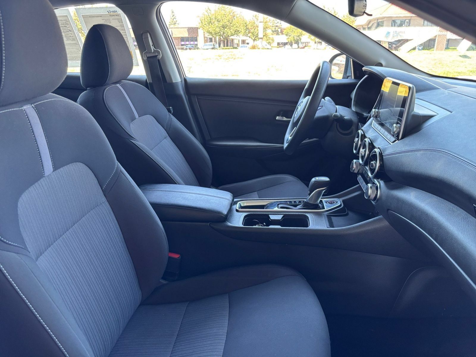 Used 2025 Nissan Sentra SV FWD image 33