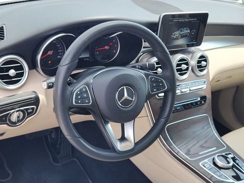 Used 2018 Mercedes-Benz GLC 300 4MATIC image 21
